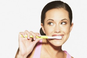 Уход за несъемными зубными протезами