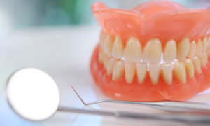 Ремонт съемных зубных протезов